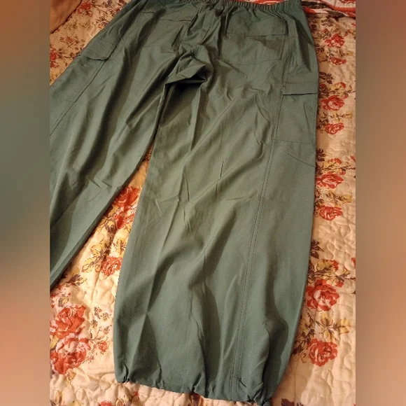 NWT Olive Green High Rise Cargo Pants for Women - Relaxed Fit - Picture 13 of 16